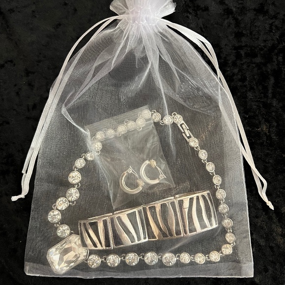 Curated Jewelry Set #30 - Necklace, Bracelet, Earrings *silver/black/rhinestones - Picture 8 of 8
